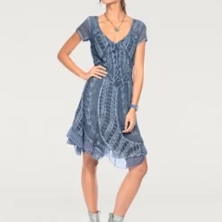 Robe Brodée Look Romantique