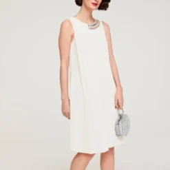 Robe En Mousseline Application Fantaisie à L'encolure