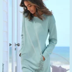 Bench Robe En Matière Sweat Robe D'intérieur Sportive Avec Grand Imprimé Logo